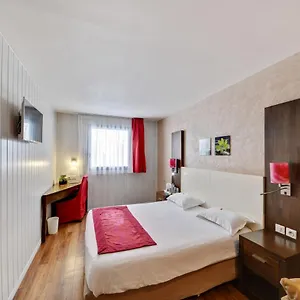 3* Hotel Paris Pacific: Metro-adjacent Near Orly Airport